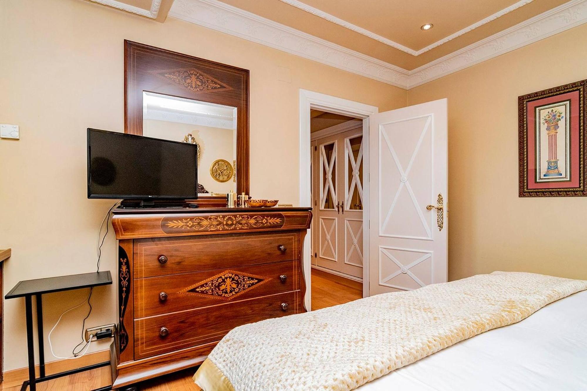 Colon Suites Мадрид Екстериор снимка